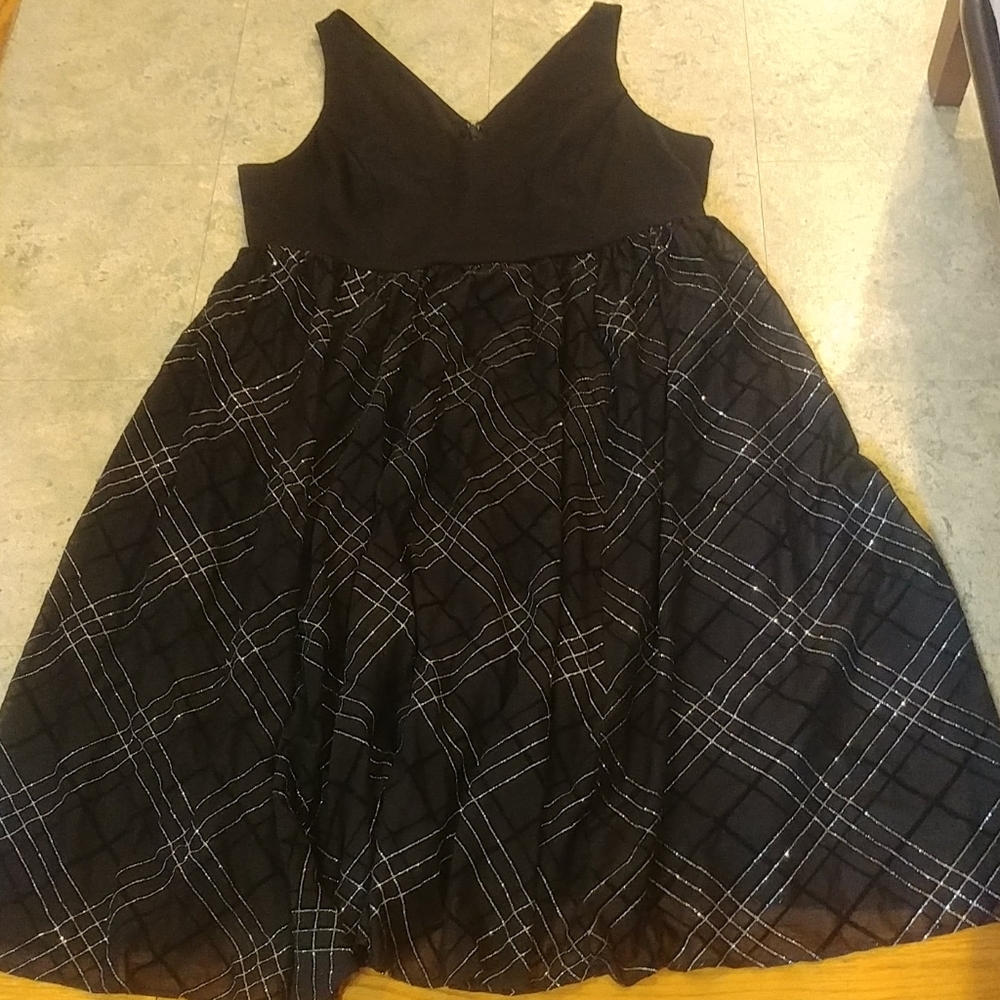 Torrid Size 20 Black/Silver Criss Cross Dress